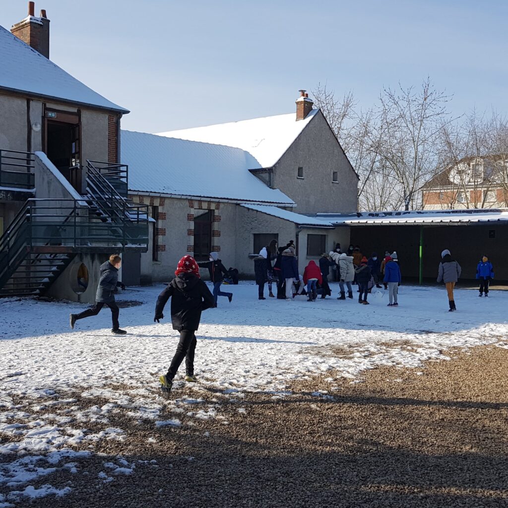 Présentation de l'histoire et des valeurs de l'école Sainte Thérèse à Saint-Denis-en-Val